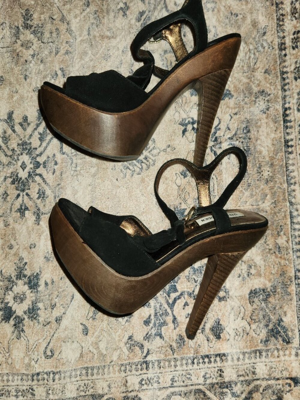 Steve Madden Trufle black suede wood heel